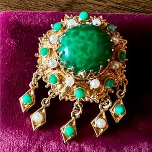 Lisner Vintage Green Peking  Glass Brooch